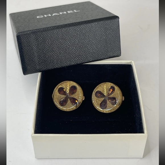 ☘️CHANEL Four Leaf Clover Clip On Earrings Gold Black Round Coco Mark Vintage - Picture 9 of 9